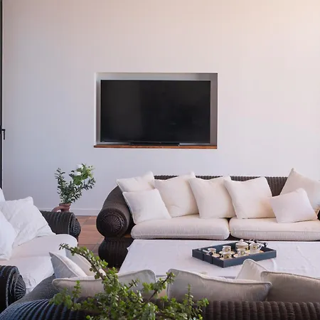 Volcán Con Piscina E Impresionantes Vistas Al Mar, Pádel Y Mini Golf En Montaña Roja * Playa Blanca (Lanzarote)