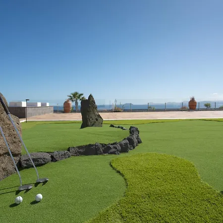 Villa Volcán Con Piscina E Impresionantes Vistas Al Mar, Pádel Y Mini Golf En Montaña Roja Playa Blanca (Lanzarote)