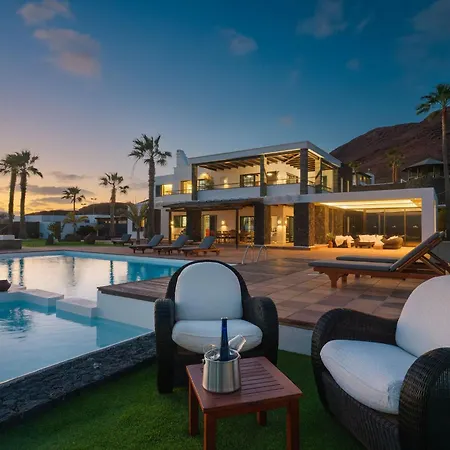 Villa Volcán Con Piscina E Impresionantes Vistas Al Mar, Pádel Y Mini Golf En Montaña Roja