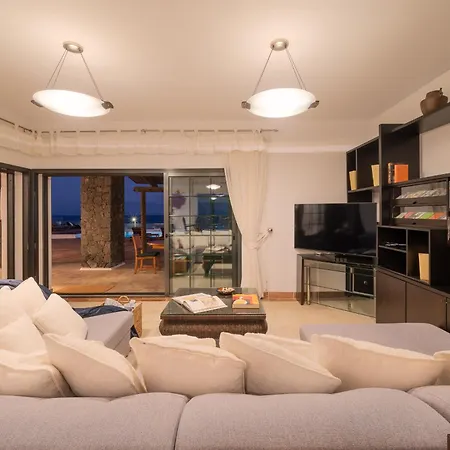 Villa Volcán Con Piscina E Impresionantes Vistas Al Mar, Pádel Y Mini Golf En Montaña Roja Playa Blanca (Lanzarote)