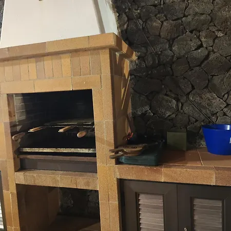 Volcán Con Piscina E Impresionantes Vistas Al Mar, Pádel Y Mini Golf En Montaña Roja Playa Blanca (Lanzarote)