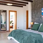 Volcan Con Piscina E Impresionantes Vistas Al Mar, Padel Y Mini Golf En Montana Roja * Playa Blanca