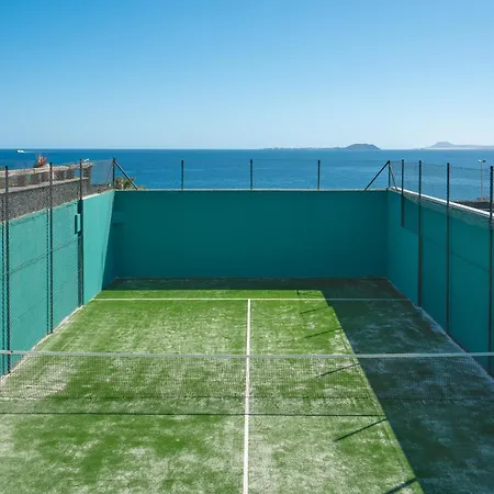 Volcan Con Piscina E Impresionantes Vistas Al Mar, Padel Y Mini Golf En Montana Roja Villa Playa Blanca (Lanzarote)