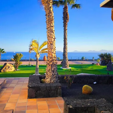 Villa Volcan Con Piscina E Impresionantes Vistas Al Mar, Padel Y Mini Golf En Montana Roja