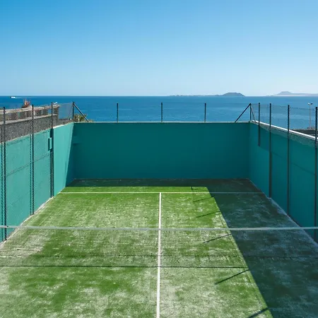 Volcan Con Piscina E Impresionantes Vistas Al Mar, Padel Y Mini Golf En Montana Roja Villa Playa Blanca (Lanzarote)