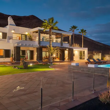 Volcan Con Piscina E Impresionantes Vistas Al Mar, Padel Y Mini Golf En Montana Roja Villa *