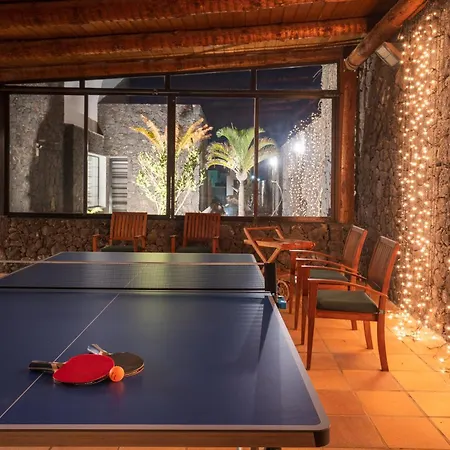 Volcan Con Piscina E Impresionantes Vistas Al Mar, Padel Y Mini Golf En Montana Roja Villa