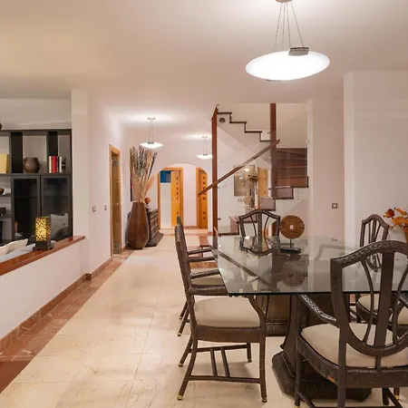 Volcan Con Piscina E Impresionantes Vistas Al Mar, Padel Y Mini Golf En Montana Roja Villa