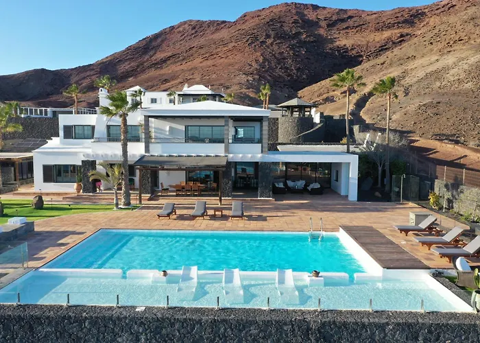 Volcan Con Piscina E Impresionantes Vistas Al Mar, Padel Y Mini Golf En Montana Roja Willa Playa Blanca (Lanzarote)