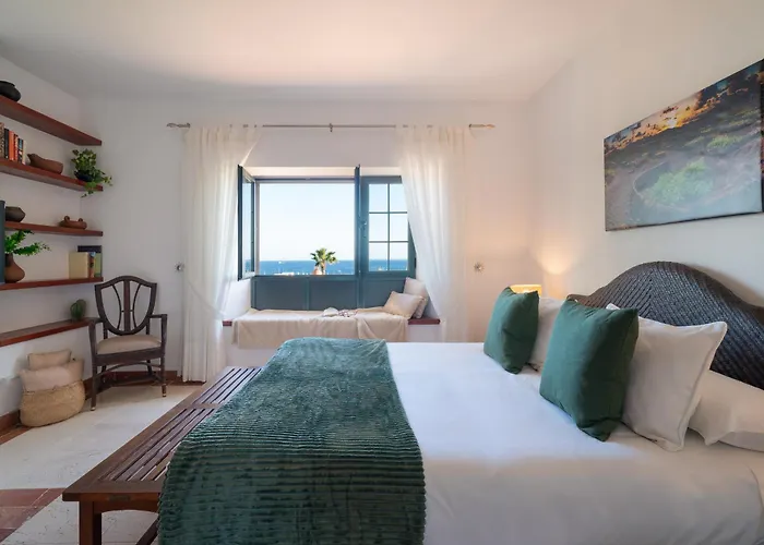 Villa Volcán Con Piscina E Impresionantes Vistas Al Mar, Pádel Y Mini Golf En Montaña Roja *