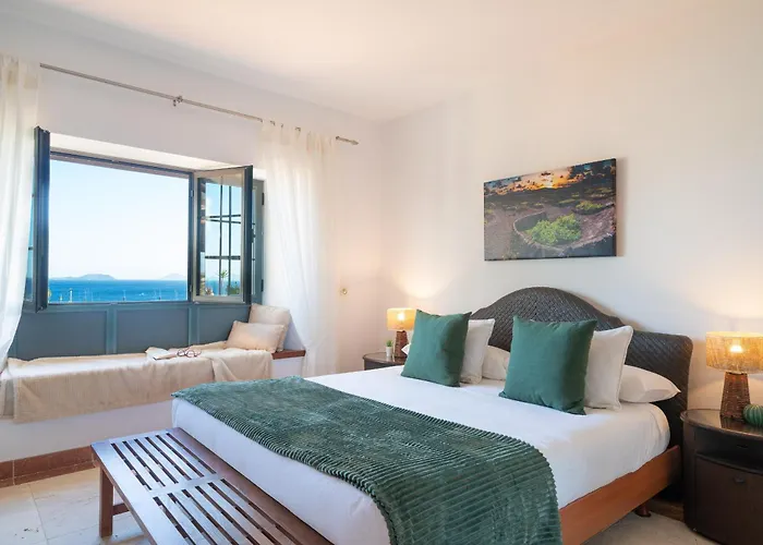 Volcán Con Piscina E Impresionantes Vistas Al Mar, Pádel Y Mini Golf En Montaña Roja Villa Playa Blanca (Lanzarote)