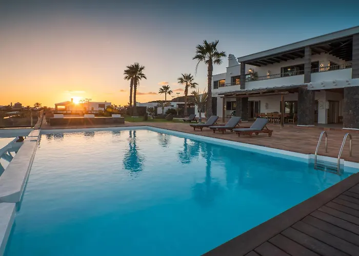 Volcán Con Piscina E Impresionantes Vistas Al Mar, Pádel Y Mini Golf En Montaña Roja *
