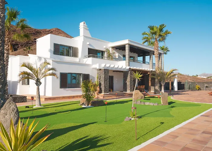 Volcán Con Piscina E Impresionantes Vistas Al Mar, Pádel Y Mini Golf En Montaña Roja