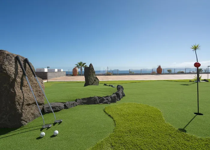 Villa Volcán Con Piscina E Impresionantes Vistas Al Mar, Pádel Y Mini Golf En Montaña Roja Playa Blanca (Lanzarote)