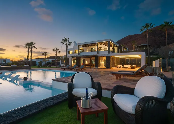 Villa Volcán Con Piscina E Impresionantes Vistas Al Mar, Pádel Y Mini Golf En Montaña Roja