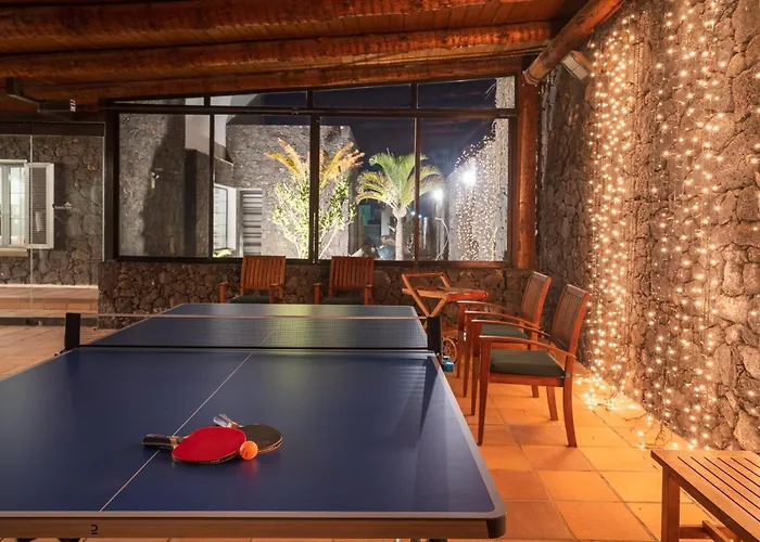 Volcán Con Piscina E Impresionantes Vistas Al Mar, Pádel Y Mini Golf En Montaña Roja Villa